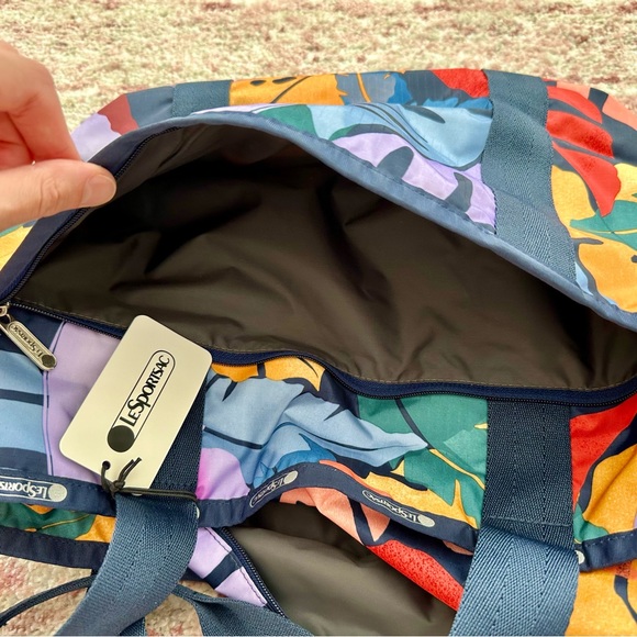 NWT!! LeSportSac Everyday Zip Tote in Vibrant Leaves - Picture 6 of 8